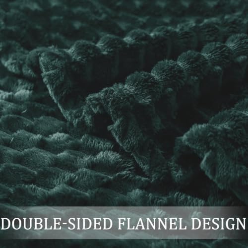 Exclusivo Mezcla Large 3D Fleece Throw Blanket for Couch, Forest Green
