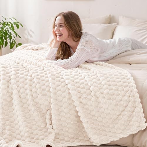 Exclusivo Mezcla 3D Fleece California King Blanket for Bed, Ivory