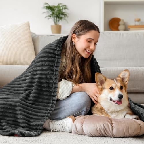 BEDELITE 3D Ribbed Charcoal Grey Fleece Throw Blanket for Couch, 50x60 Inch