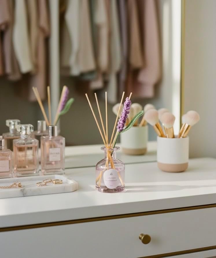 Vangie Lavender & Chamomile Reed Diffuser Set – Decorative Glass Bottle with Handmade Flower Diffuser, Long-Lasting Home Fragrance, Vegan & Cruelty-Free