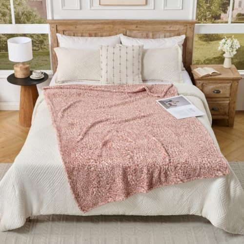 Leopard Cheetah Print Blanket – Pink Soft Plush Fleece Throw for Bed, Sofa & Travel – All Season Cozy Cheetah Pattern Home Decor Throw Blanket, 50″ x 60″