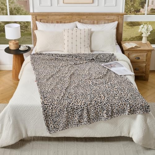 Leopard Cheetah Print Blanket – Beige Soft Plush Fleece Throw for Bed, Sofa & Travel – All Season Cozy Cheetah Pattern Home Decor Throw Blanket, 50″ x 60″