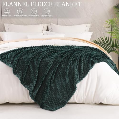Exclusivo Mezcla Large 3D Fleece Throw Blanket for Couch, Forest Green