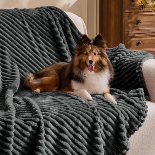 BEDELITE 3D Ribbed Charcoal Grey Fleece Throw Blanket for Couch, 50x60 Inch