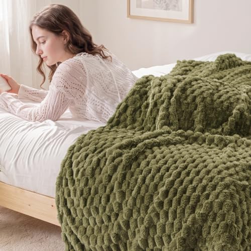 Exclusivo Mezcla Large 3D Fleece Throw Blanket for Couch, Olive Green