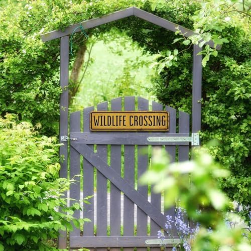 Rustic Farmhouse Metal Tin Sign, Wildlife Crossing Sign, Vintage Animal Road Signs for Porch, Yard, and Farmhouse, Animal Crossing Warning Signs, Perfect for Garden and Road, 15.7 x 3.9 inches