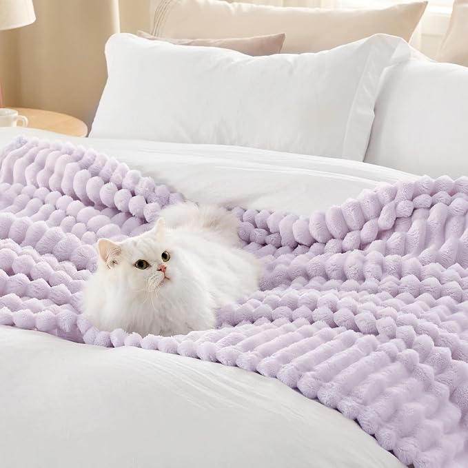 Bedsure Soft Full Size Fleece Blankets - Image 7